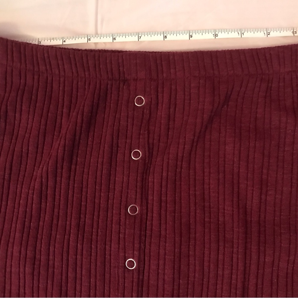 Wonen's new skirt with tags